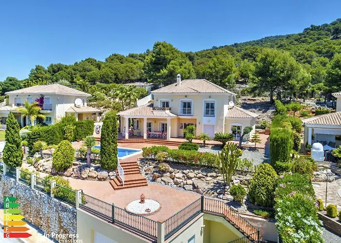 Villa With Pool And Boule Right On Alhaurin Golf